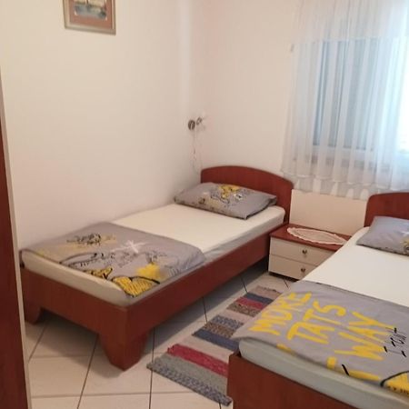 Apartmani Ana Vir Εξωτερικό φωτογραφία