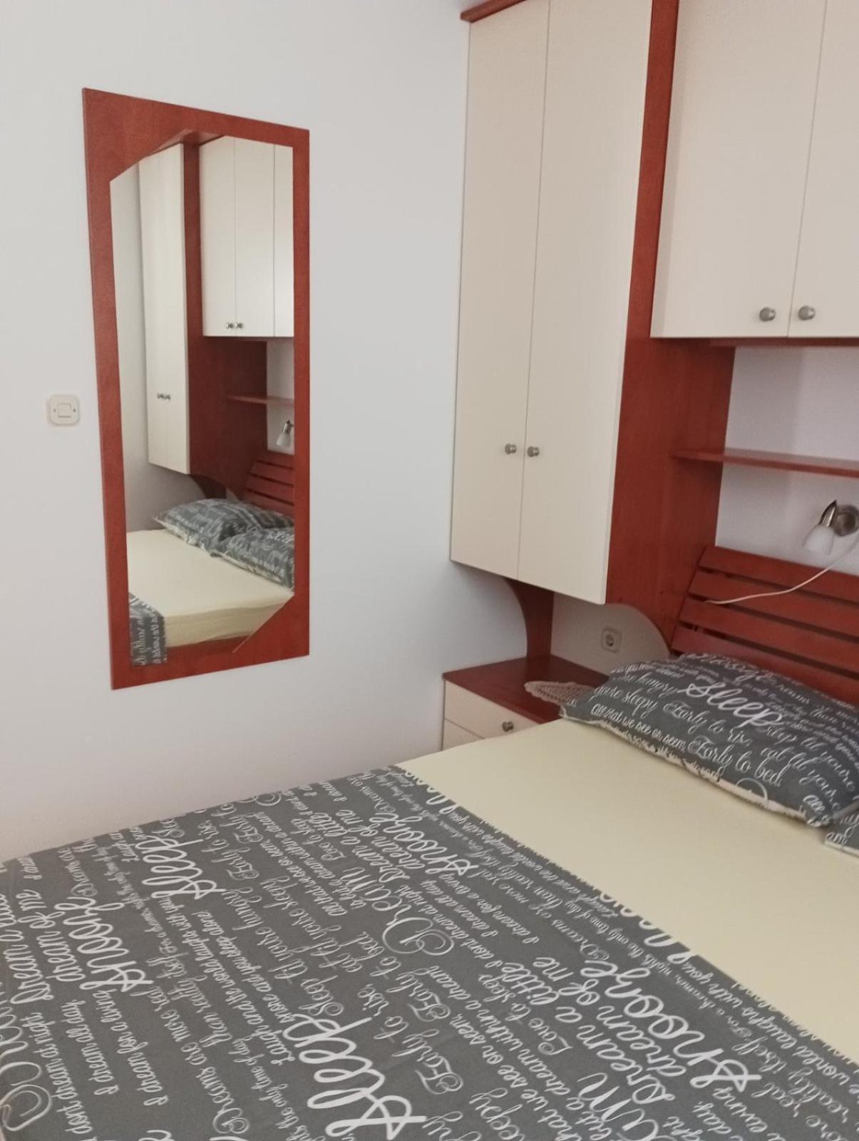 Apartmani Ana Vir Εξωτερικό φωτογραφία