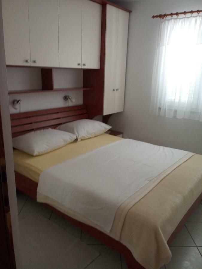 Apartmani Ana Vir Εξωτερικό φωτογραφία