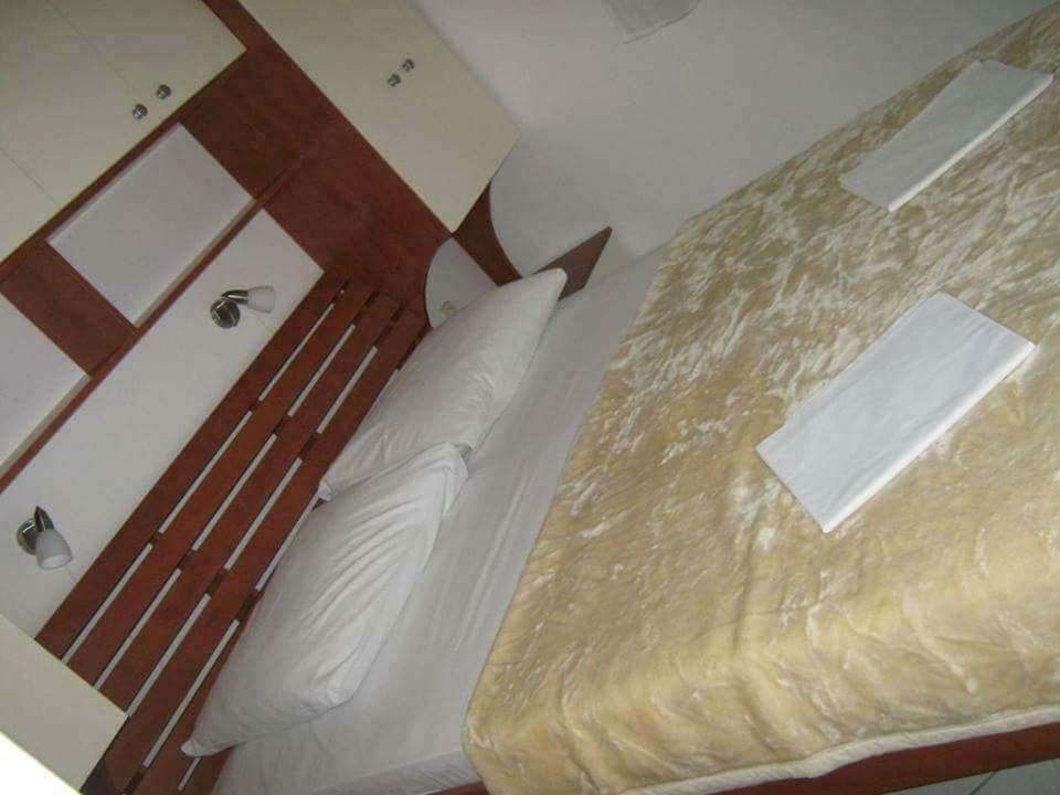 Apartmani Ana Vir Εξωτερικό φωτογραφία