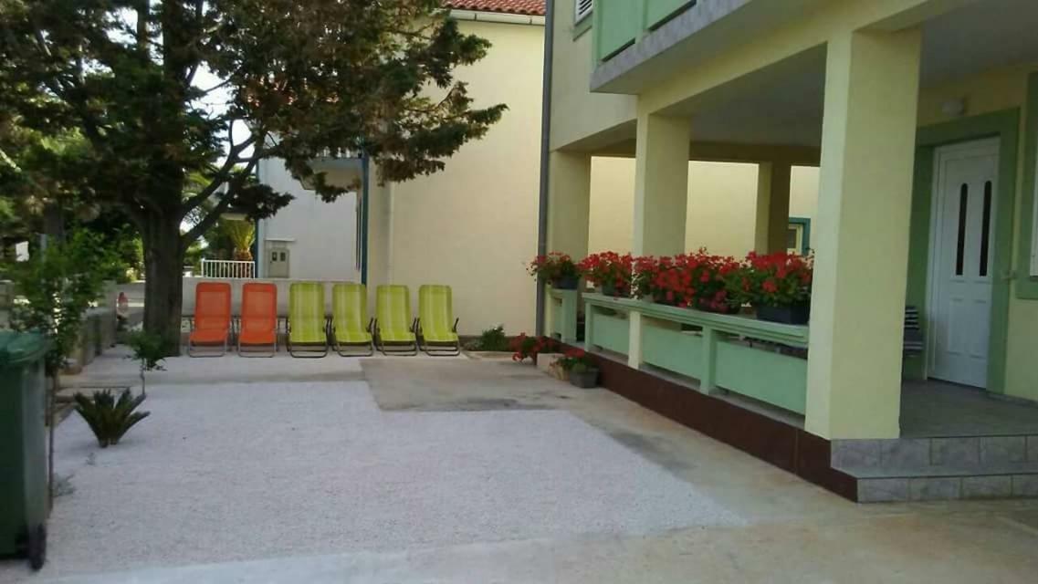 Apartmani Ana Vir Εξωτερικό φωτογραφία