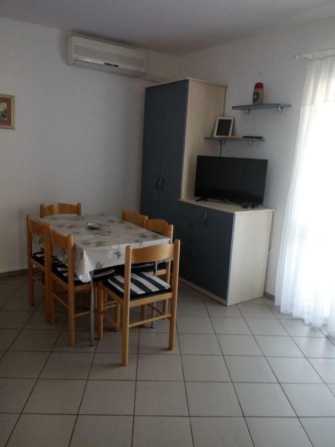 Apartmani Ana Vir Εξωτερικό φωτογραφία