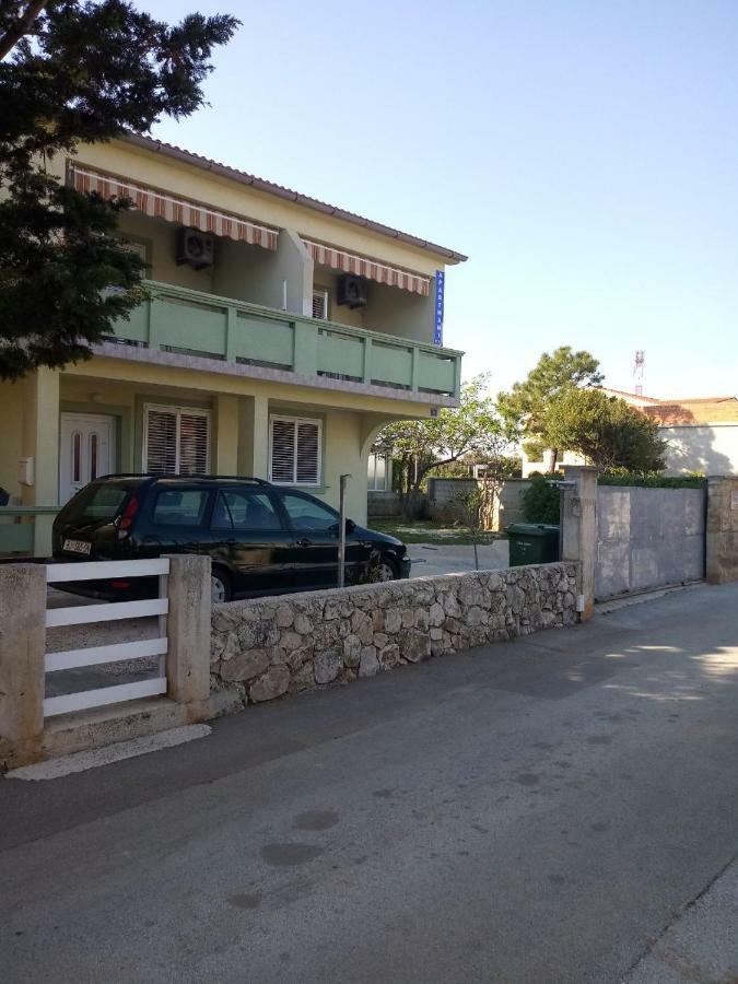 Apartmani Ana Vir Εξωτερικό φωτογραφία