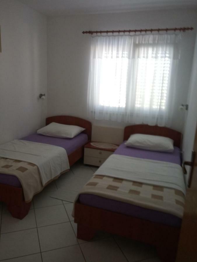 Apartmani Ana Vir Εξωτερικό φωτογραφία